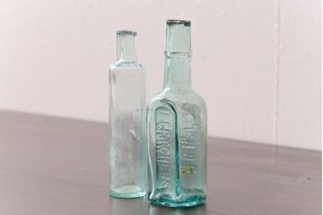 アンティーク雑貨　イギリスビンテージ　ジャンクスタイルにぴったりのボトル(ガラスビン、瓶)2本セット(2)