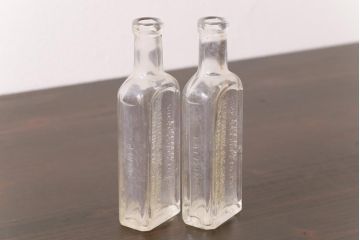 アンティーク雑貨　ビンテージ　CALIFORNIA FIG SYRUP　ディスプレイに活躍するガラスビン(瓶、ボトル)2本セット(1)