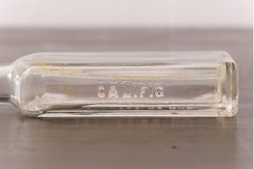 アンティーク雑貨　アメリカビンテージ　California Fig Syrup エンボスが可愛らしいガラスビン(ボトル、硝子瓶)