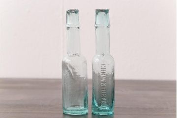 アンティーク雑貨　イギリスビンテージ　CROWN BRAND　味わいのある気泡入りガラスビン(ボトル、硝子瓶)