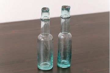 アンティーク雑貨　イギリスビンテージ　CROWN BRAND　味わいのある気泡入りガラスビン(ボトル、硝子瓶)
