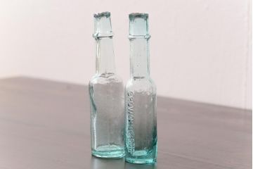 アンティーク雑貨　イギリスビンテージ　CROWN BRAND　味わいのある気泡入りガラスビン(ボトル、硝子瓶)