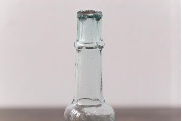 アンティーク雑貨　イギリスビンテージ　CROWN BRAND　味わいのある気泡入りガラスビン(ボトル、硝子瓶)