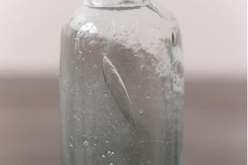 アンティーク雑貨　イギリスビンテージ　CROWN BRAND　味わいのある気泡入りガラスビン(ボトル、硝子瓶)
