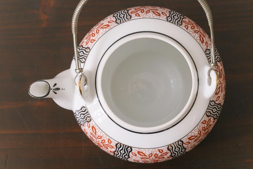 オールドメイトー(名陶硬質磁器・名古屋製陶所)　モダンなデザインが目を惹くティーポット(急須)