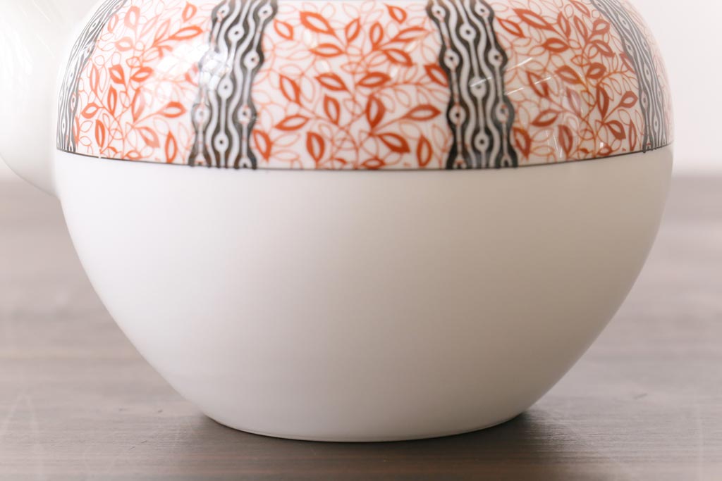 オールドメイトー(名陶硬質磁器・名古屋製陶所)　モダンなデザインが目を惹くティーポット(急須)