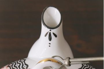 オールドメイトー(名陶硬質磁器・名古屋製陶所)　モダンなデザインが目を惹くティーポット(急須)