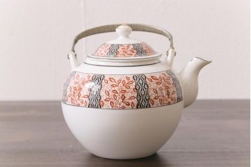 オールドメイトー(名陶硬質磁器・名古屋製陶所)　モダンなデザインが目を惹くティーポット(急須)