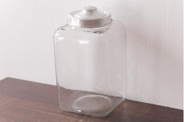アンティーク雑貨　昭和　レトロな雰囲気を放つガラスビン(角瓶、キャニスター)(1)