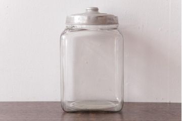 アンティーク雑貨　昭和　レトロな雰囲気を放つガラスビン(角瓶、キャニスター)(2)