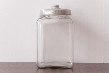 アンティーク雑貨　昭和　レトロな雰囲気を放つガラスビン(角瓶、キャニスター)(2)