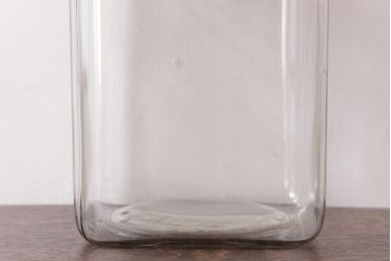 アンティーク雑貨　昭和　レトロな雰囲気を放つガラスビン(角瓶、キャニスター)(2)