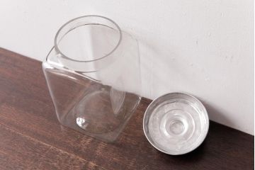 アンティーク雑貨　昭和　レトロな雰囲気を放つガラスビン(角瓶、キャニスター)(2)