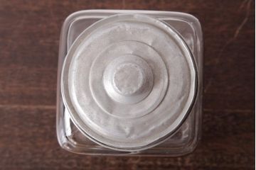アンティーク雑貨　昭和　レトロな雰囲気を放つガラスビン(角瓶、キャニスター)(2)