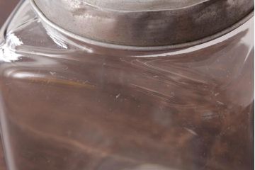 アンティーク雑貨　昭和　レトロな雰囲気を放つガラスビン(角瓶、キャニスター)(2)