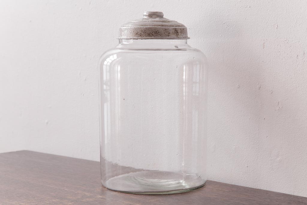 アンティーク雑貨　昭和レトロ　ノスタルジックな雰囲気漂う丸型ガラスビン(ガラス瓶、キャニスター)(1)