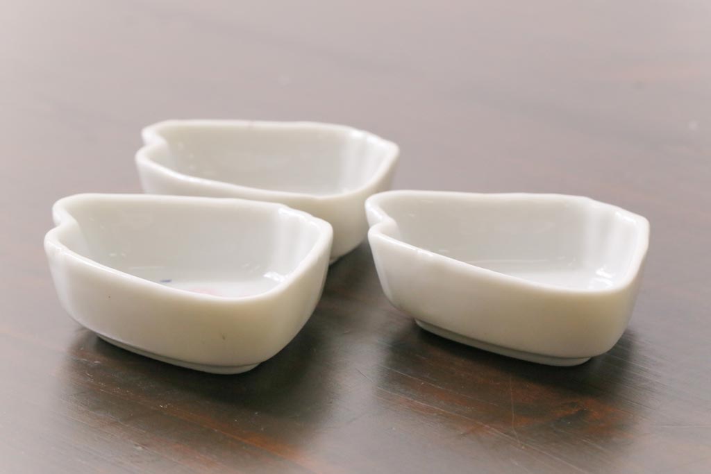 古民具・骨董　昭和初期　おめでたい絵柄が可愛らしい小皿3枚セット