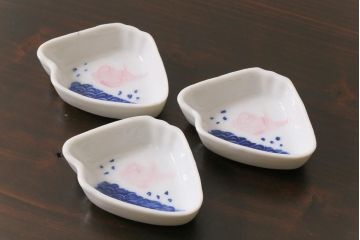 古民具・骨董　昭和初期　おめでたい絵柄が可愛らしい小皿3枚セット
