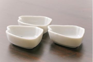古民具・骨董　昭和初期　おめでたい絵柄が可愛らしい小皿3枚セット
