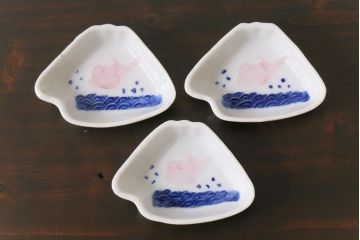 古民具・骨董　昭和初期　おめでたい絵柄が可愛らしい小皿3枚セット
