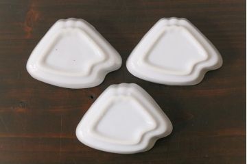 古民具・骨董　昭和初期　おめでたい絵柄が可愛らしい小皿3枚セット