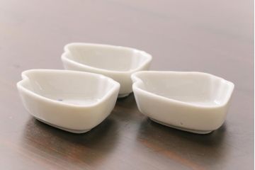 古民具・骨董　昭和初期　おめでたい絵柄が可愛らしい小皿3枚セット(1)