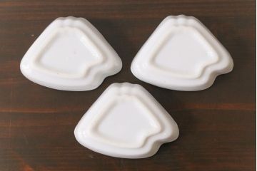古民具・骨董　昭和初期　おめでたい絵柄が可愛らしい小皿3枚セット(1)