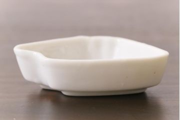 古民具・骨董　昭和初期　おめでたい絵柄が可愛らしい小皿2枚セット