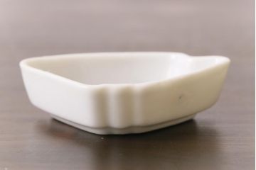 古民具・骨董　昭和初期　おめでたい絵柄が可愛らしい小皿2枚セット