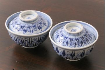 古民具・骨董　幕末明治期　味のある絵柄のアンティーク蓋付茶碗2客セット(和食器)(1)