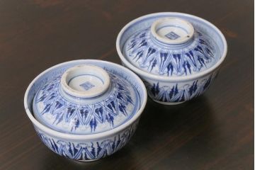 古民具・骨董　幕末明治期　味のある絵柄のアンティーク蓋付茶碗2客セット(和食器)(1)