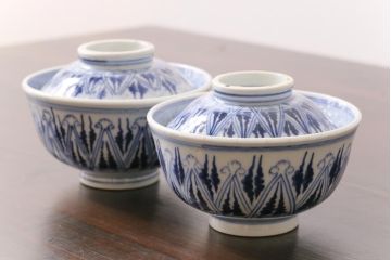古民具・骨董　幕末明治期　味のある絵柄のアンティーク蓋付茶碗2客セット(和食器)(1)
