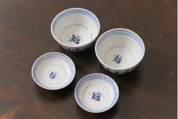 古民具・骨董　幕末明治期　味のある絵柄のアンティーク蓋付茶碗2客セット(和食器)(1)