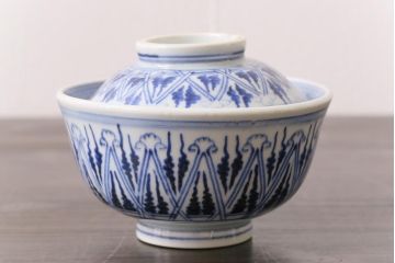 古民具・骨董　幕末明治期　味のある絵柄のアンティーク蓋付茶碗2客セット(和食器)(1)