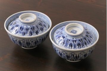 古民具・骨董　幕末明治期　味のある絵柄のアンティーク蓋付茶碗2客セット(和食器)(2)