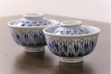 古民具・骨董　幕末明治期　味のある絵柄のアンティーク蓋付茶碗2客セット(和食器)(3)