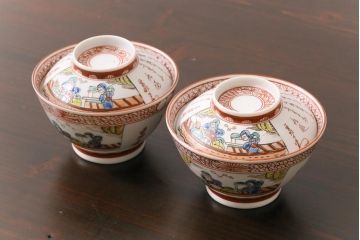 幕末明治期　赤絵染付　味わいある絵柄の蓋茶碗2客セット(和食器)(1)