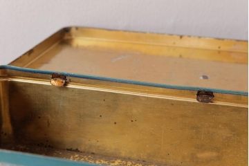 アンティーク雑貨　和製アンティーク　戦前　レトロな雰囲気あふれる資生堂の石鹸缶(収納箱、小物入れ)