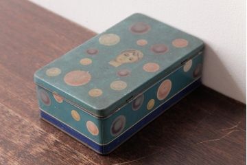 アンティーク雑貨　和製アンティーク　戦前　レトロな雰囲気あふれる資生堂の石鹸缶(収納箱、小物入れ)