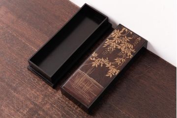 アンティーク雑貨　和製アンティーク　明治大正期　上品な絵柄が趣きある小物収納箱(文箱、木箱)