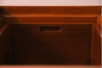 アンティーク雑貨　中古　総ケヤキ材　ガラス天板付き　四尺　杢目が美しい関西火鉢(長火鉢、囲炉裏、テーブル)(2)