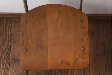 ヴィンテージ家具　イギリスビンテージ　古い木と鉄脚がレトロなスクールチェア(ワークチェア)(1)