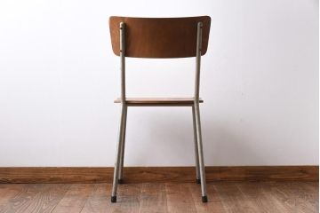 ヴィンテージ家具　イギリスビンテージ　古い木と鉄脚がレトロなスクールチェア(ワークチェア)(1)