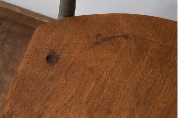 ヴィンテージ家具　イギリスビンテージ　古い木と鉄脚がレトロなスクールチェア(ワークチェア)(2)