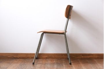 ヴィンテージ家具　イギリスビンテージ　古い木と鉄脚がレトロなスクールチェア(ワークチェア)(2)