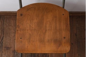 ヴィンテージ家具　イギリスビンテージ　古い木と鉄脚がレトロなスクールチェア(ワークチェア)(2)