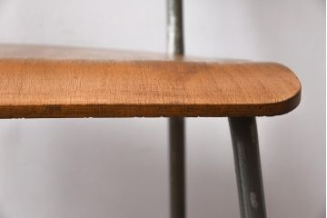 ヴィンテージ家具　イギリスビンテージ　古い木と鉄脚がレトロなスクールチェア(ワークチェア)(2)