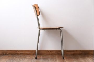 ヴィンテージ家具　イギリスビンテージ　古い木と鉄脚がレトロなスクールチェア(ワークチェア)(3)