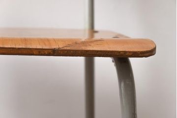 ヴィンテージ家具　イギリスビンテージ　古い木と鉄脚がレトロなスクールチェア(ワークチェア)(3)