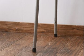 ヴィンテージ家具　イギリスビンテージ　古い木と鉄脚がレトロなスクールチェア(ワークチェア)(3)